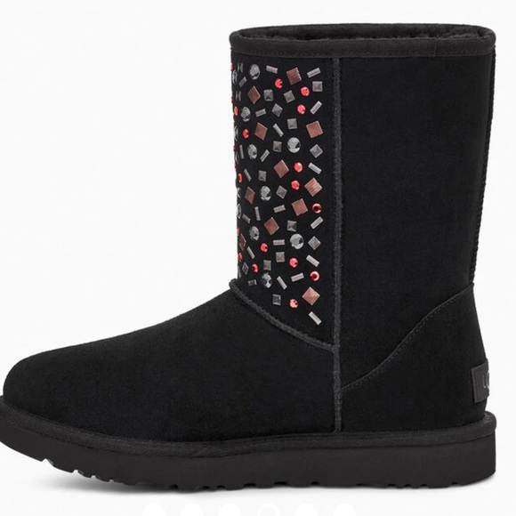 UGG CLASSIC SHORT STUD II - Picture 6 of 6